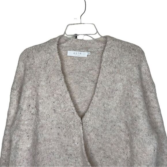 Astr Cream Long Sleeve Fuzzy Boucle Wool Blend Faux Wrap Sweater Size Large - Picture 4 of 10
